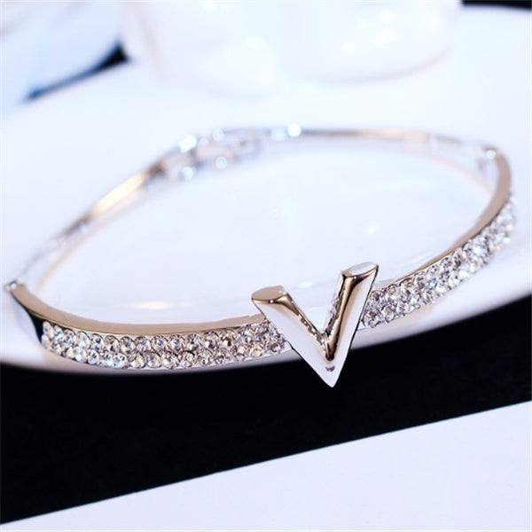 Simple V Bracelet