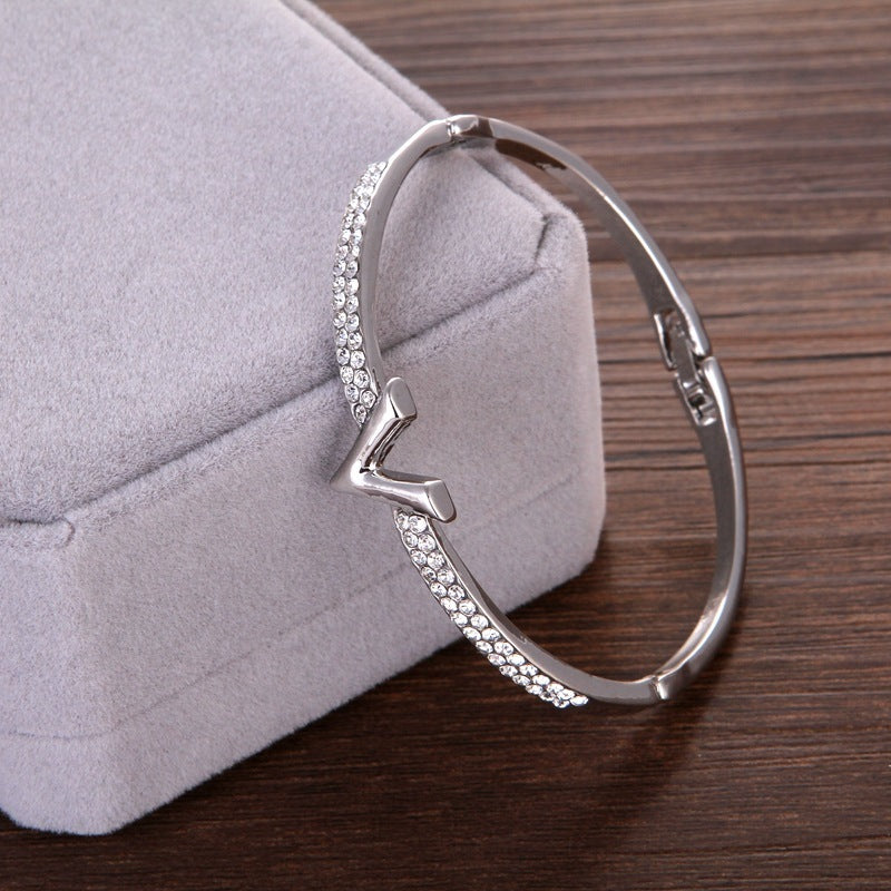 Simple V Bracelet