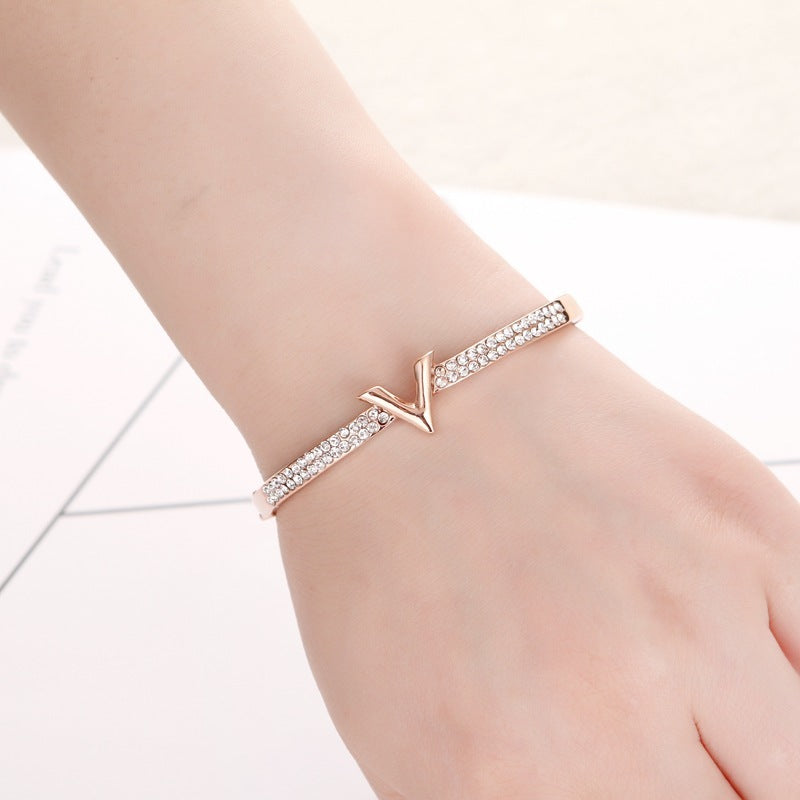 Simple V Bracelet